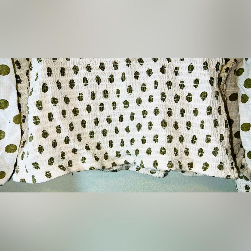 CATO Polka Dot Long Sleeve Green & White Smocked Cropped Blouse! Size XL. - Picture 2 of 11
